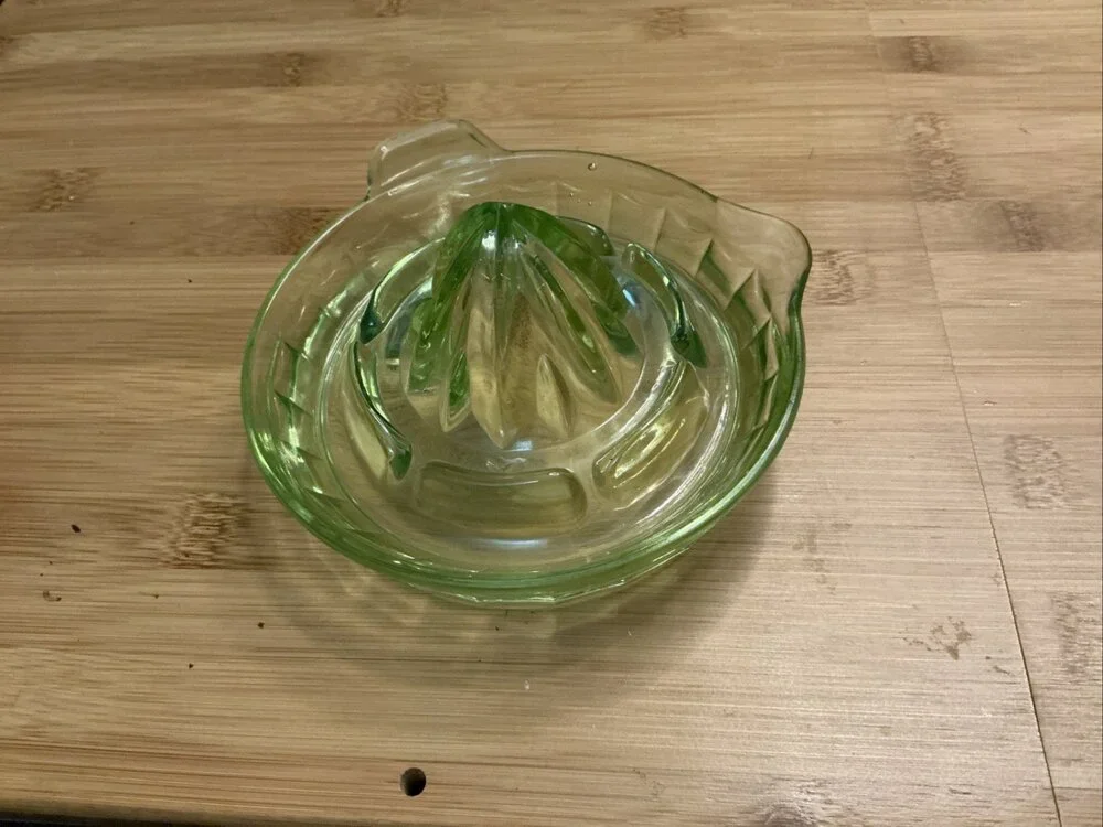 Vintage Green Depression Glass Reamer Uranium Vaseline Citrus Squeezer Juicer - Picture 4 of 10